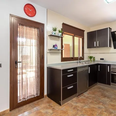 Διαμέρισμα Flatguest Matorral + 3bdr + Bbq + Airport